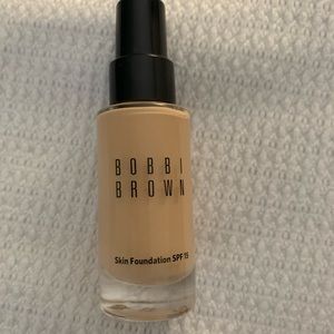 Bobbi Brown Foundation